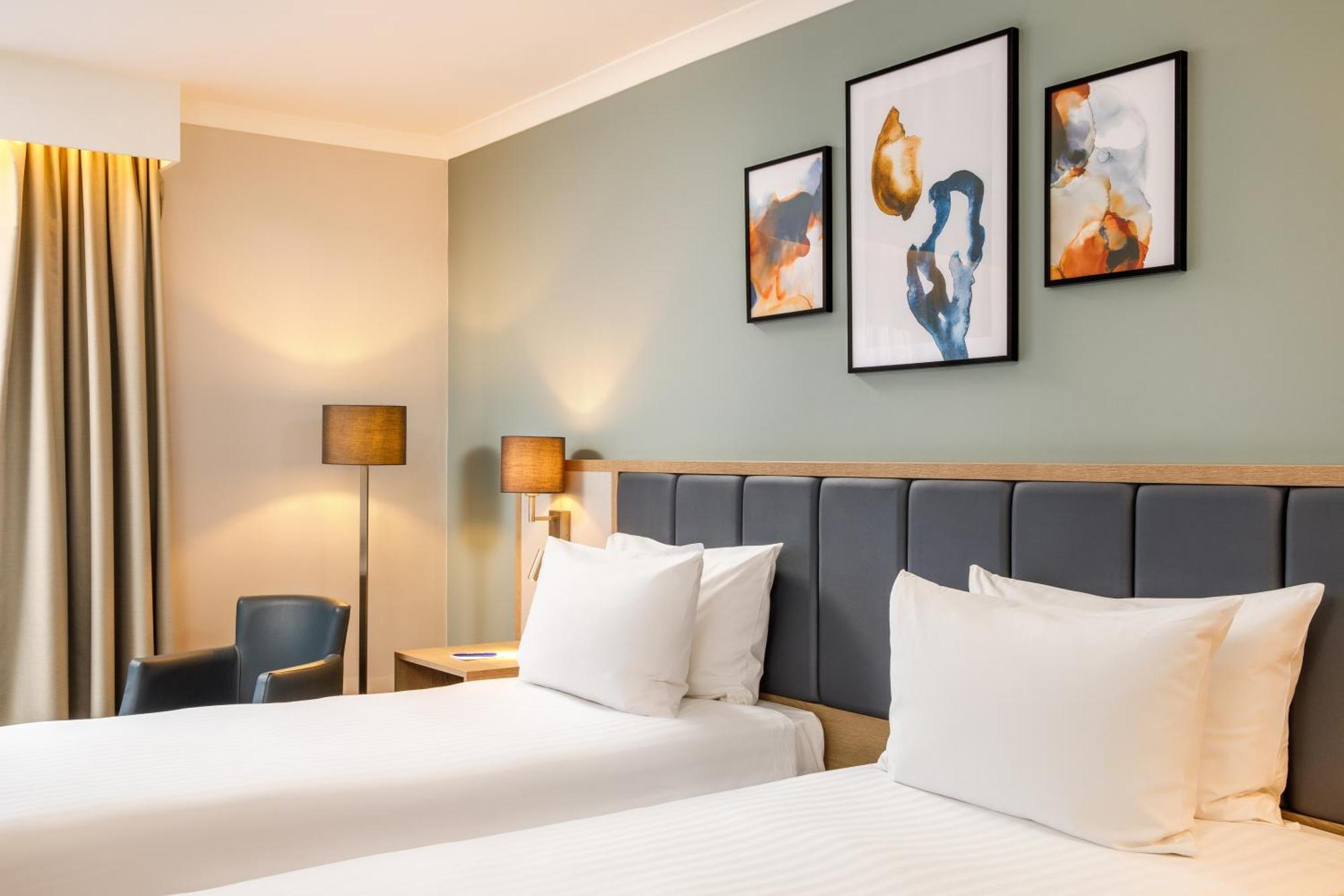 Delta Hotels By Marriott Milton Keynes Exterior foto