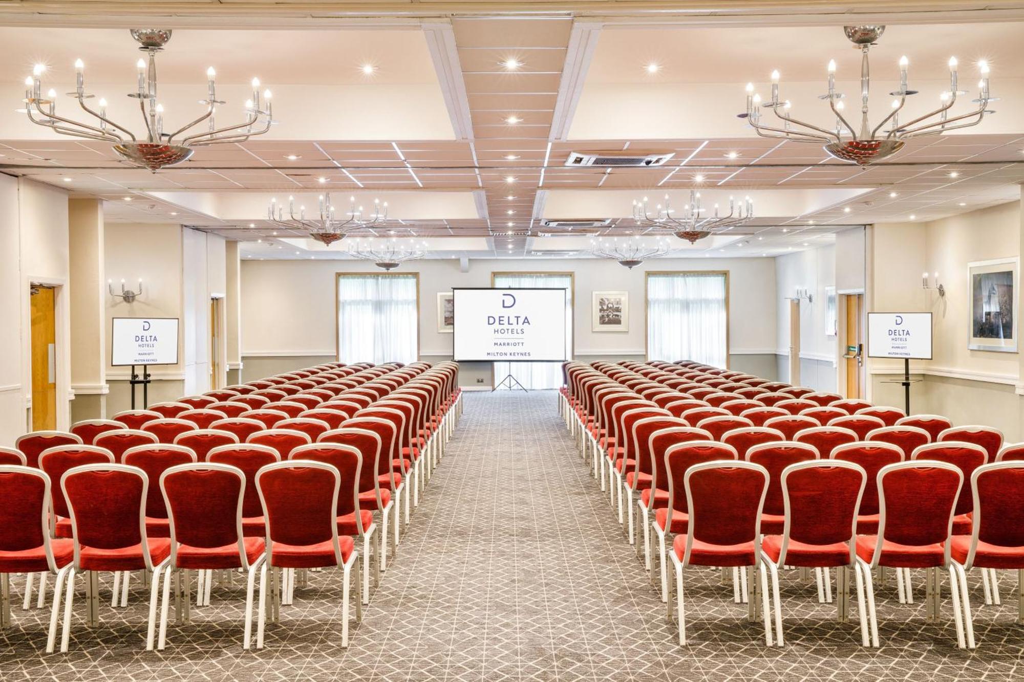 Delta Hotels By Marriott Milton Keynes Exterior foto