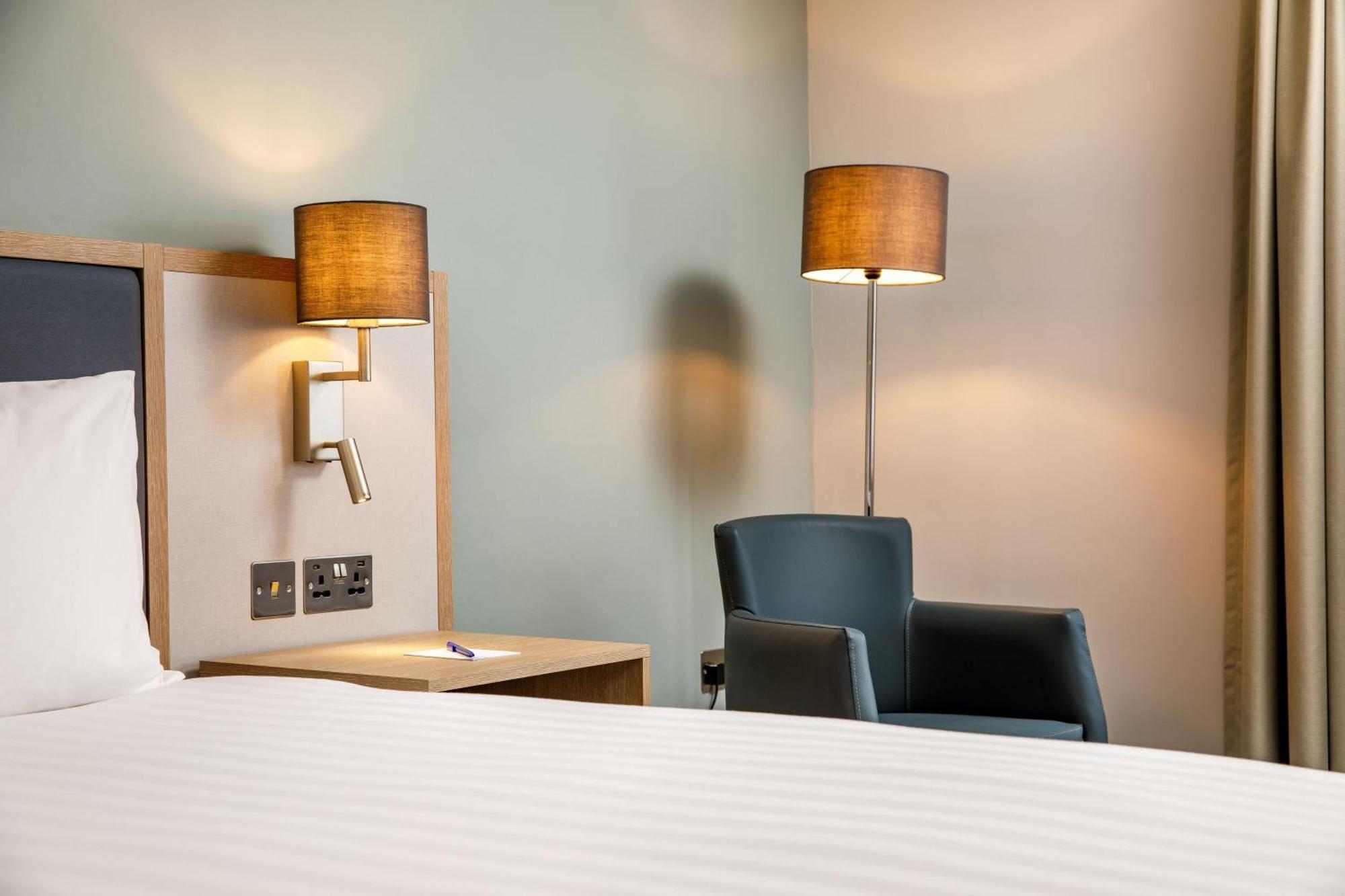 Delta Hotels By Marriott Milton Keynes Exterior foto