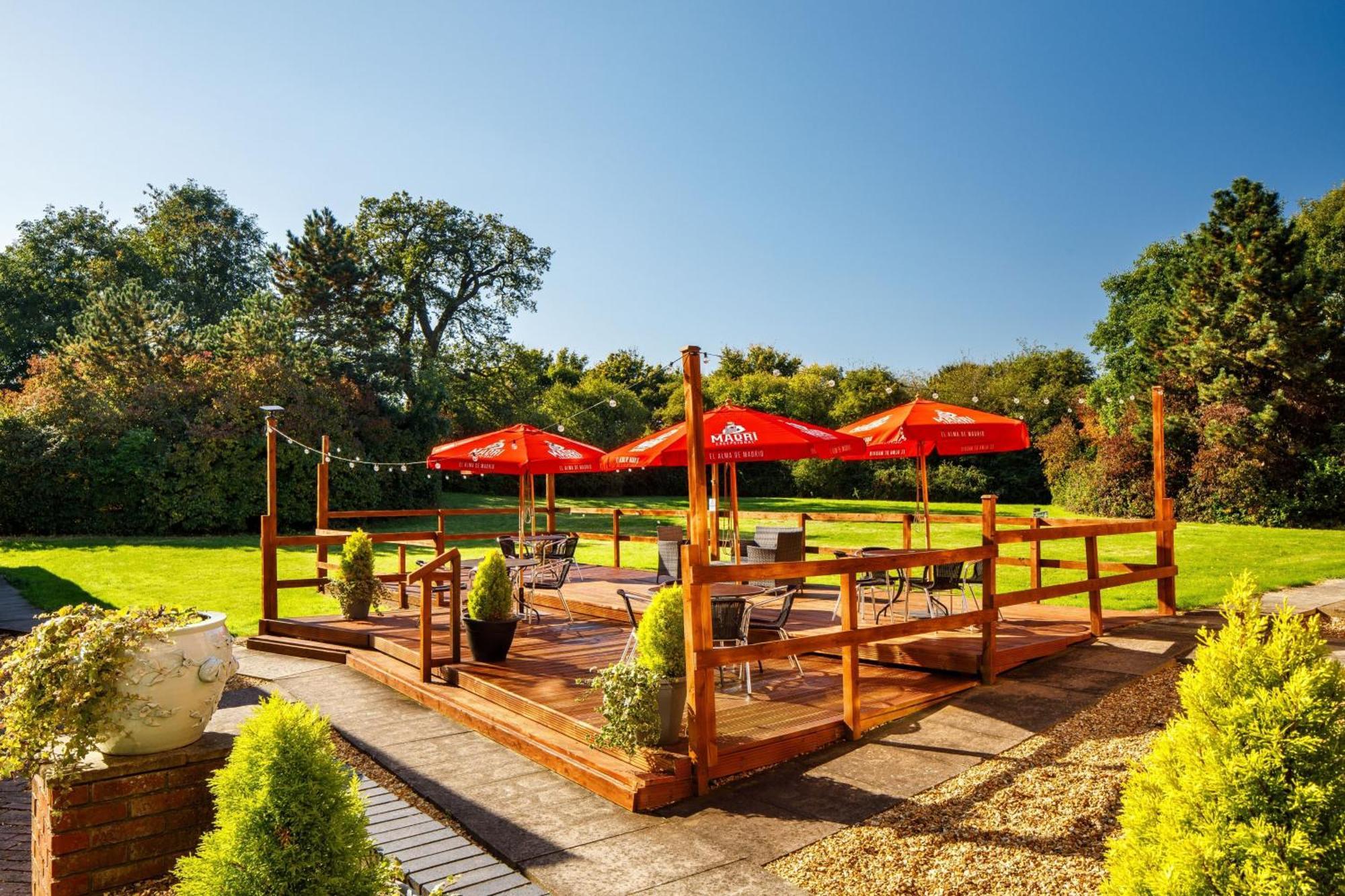 Delta Hotels By Marriott Milton Keynes Exterior foto
