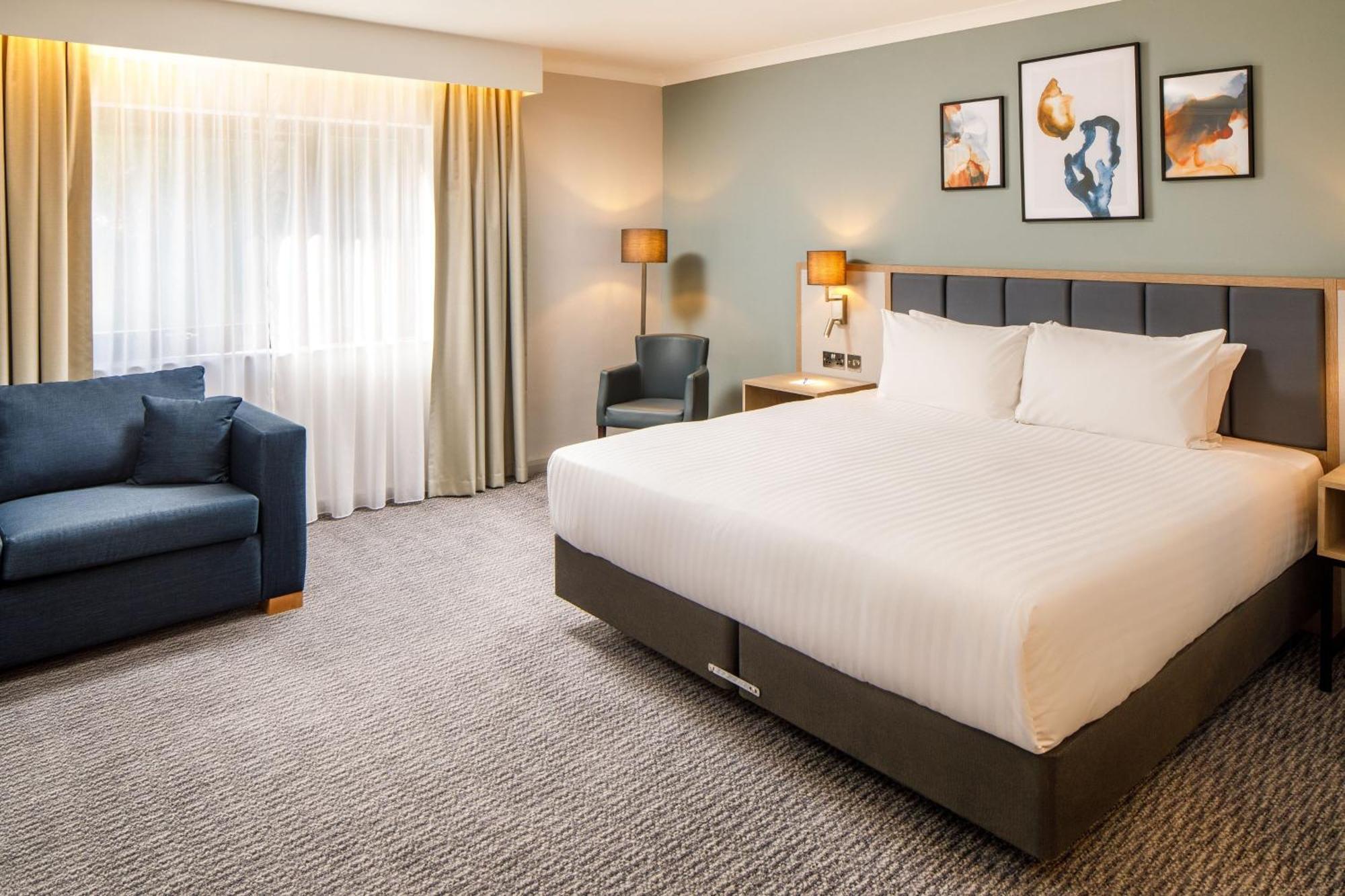 Delta Hotels By Marriott Milton Keynes Exterior foto