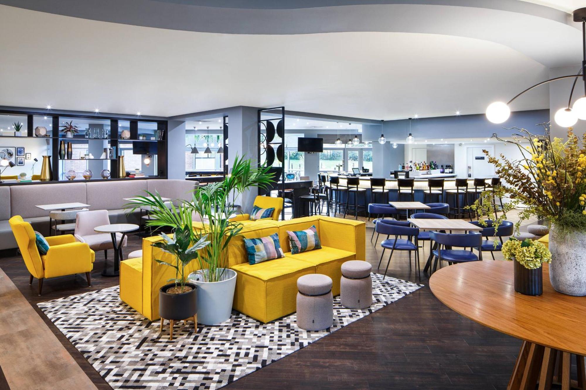 Delta Hotels By Marriott Milton Keynes Exterior foto