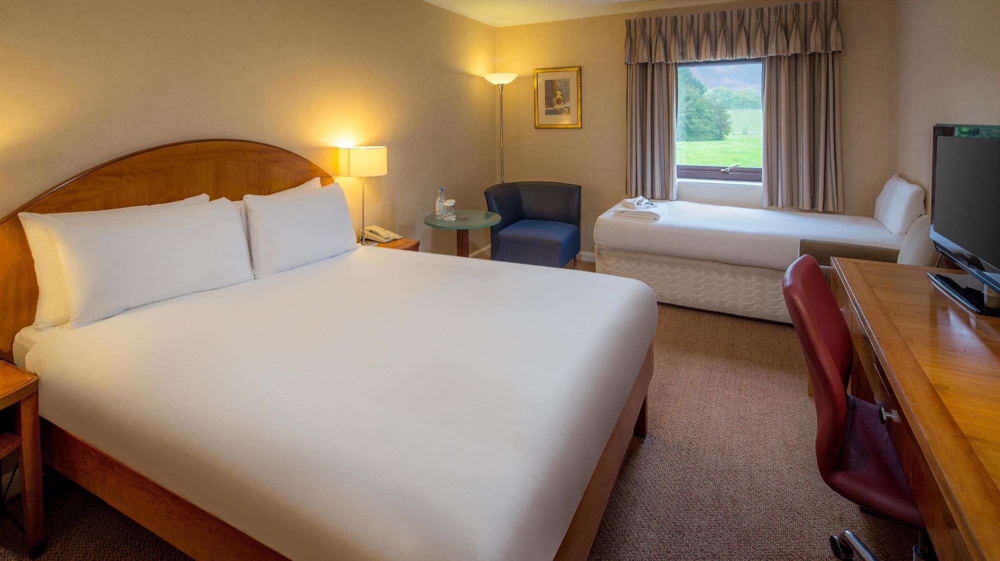 Delta Hotels By Marriott Milton Keynes Exterior foto